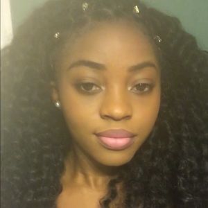 Meet your Posher, Christelle